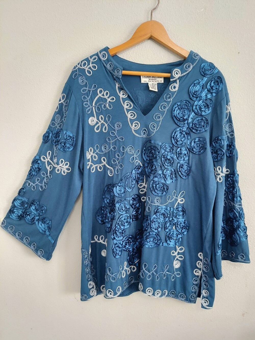 Lauren Michelle Floral Ribbon Rosette Embroidered Blue Tunic Top 1X - Picture 1 of 12